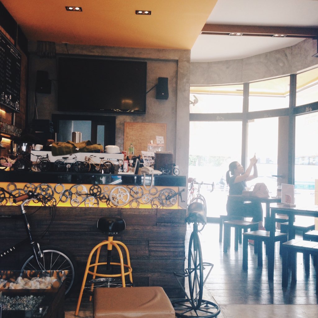 aoraor1995's tweet photo. ร้าน #Velopresso 📍อยู่ท็อปเวิลด์ ตรงข้ามซอยจินตคาม 
อร่อยนะมาก ร้านเก๋มาก #รีวิวอุดร #รีวิวอีสาน #อร่อยไปแดก https://t.co/E2feMQCIbg