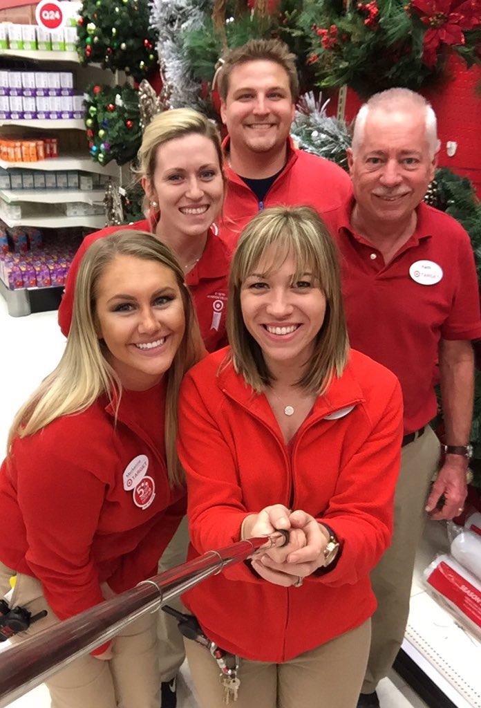 Ryno8371's tweet photo. 1219 is still cooking up those sales &amp; redcards! @samshah21 #bestteaminretail #BlackFridayisON #ThankYOUteam https://t.co/dEti8UkHip