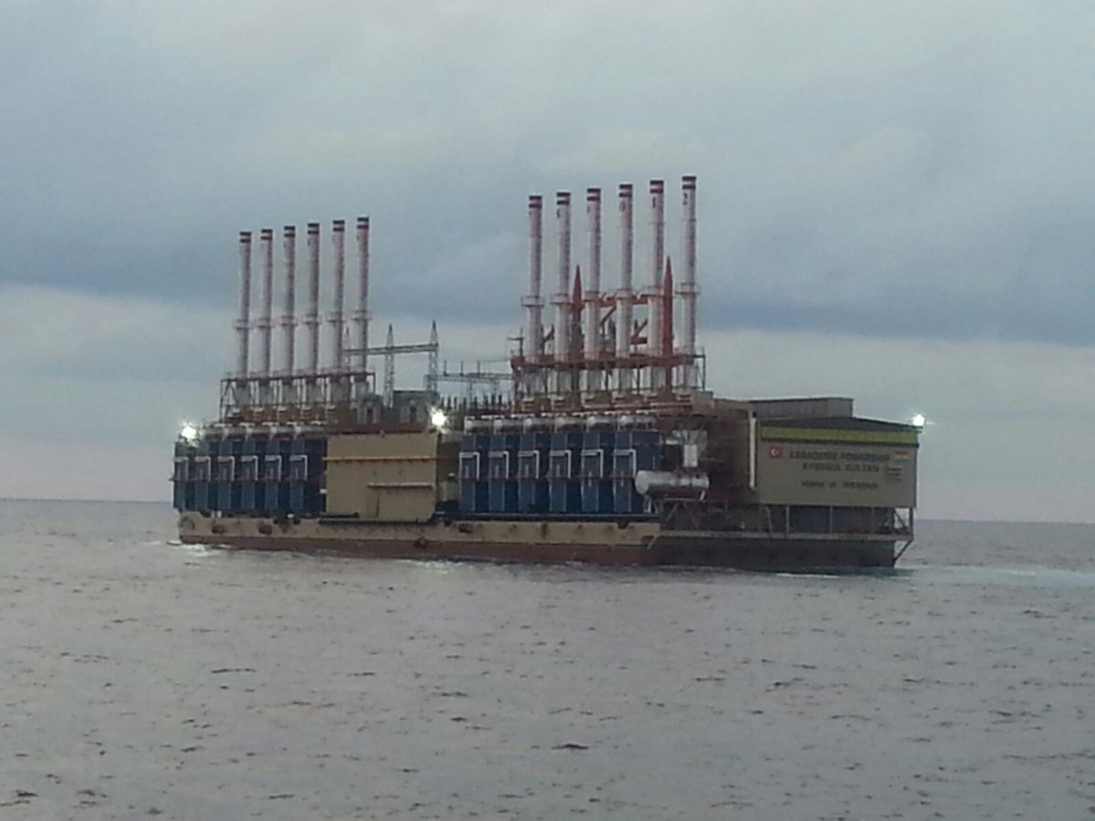 TheIsraelLaryea's tweet photo. Karpower barge sighted in Ghanaian waters being escorted by the #Ghana Navy to Tema. https://t.co/BAg83Ho4iH