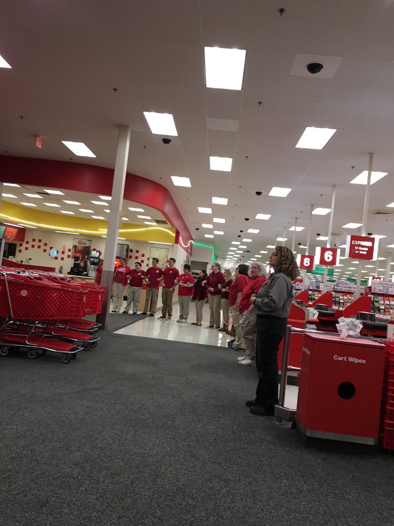 AP_MattTH's tweet photo. First Black Friday as a TL was AMAZING! #T1522 https://t.co/iRDa2kcQtY