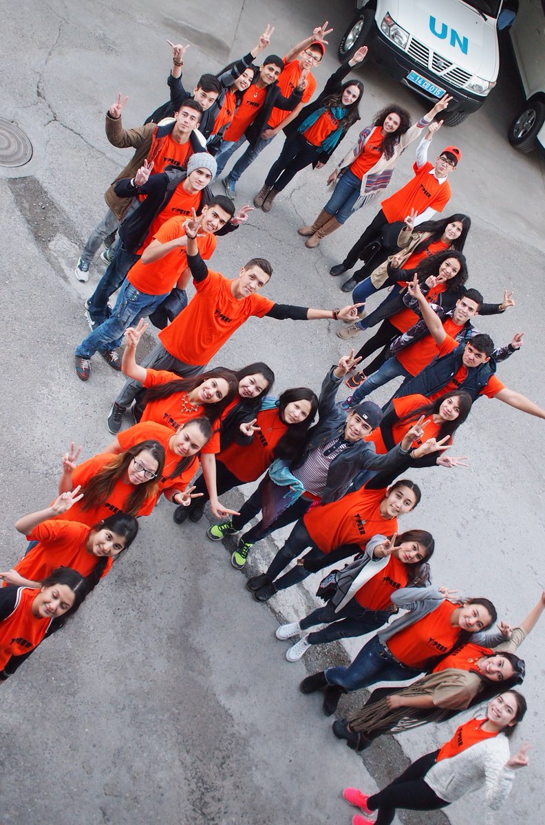 UNFPATKM's tweet photo. #YPeer #Turkmenistan joined us w/ the human ribbon on #OrangeDay to #orangetheworld and raise awareness to #endVAW https://t.co/BOziD35dCq