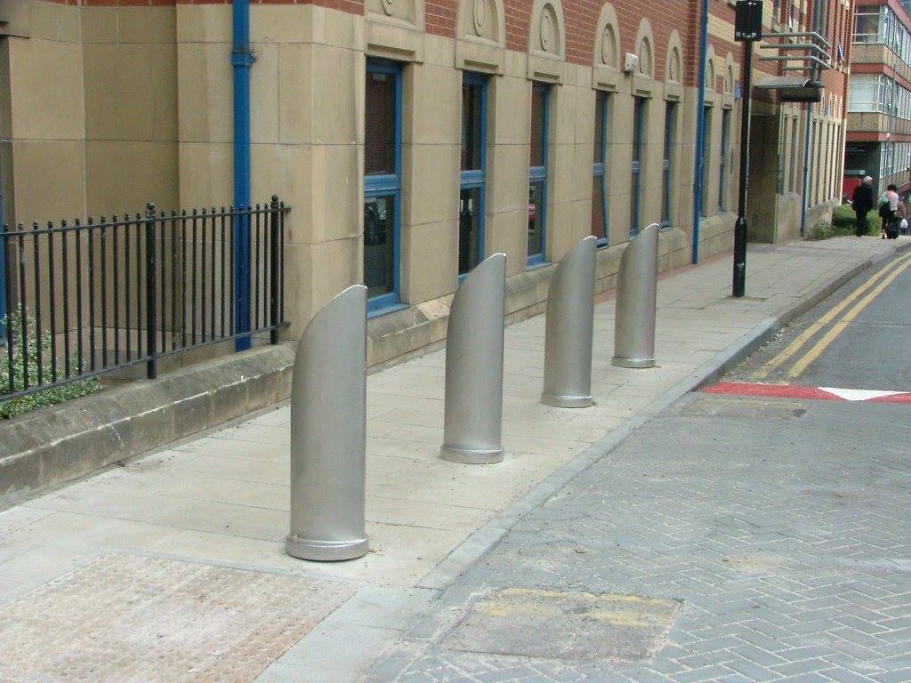 broadblast01's tweet photo. Sheffield city centre bollards blast cleaned using non metallic abrasive and glass bead #broadblastltd https://t.co/DthronpGFP