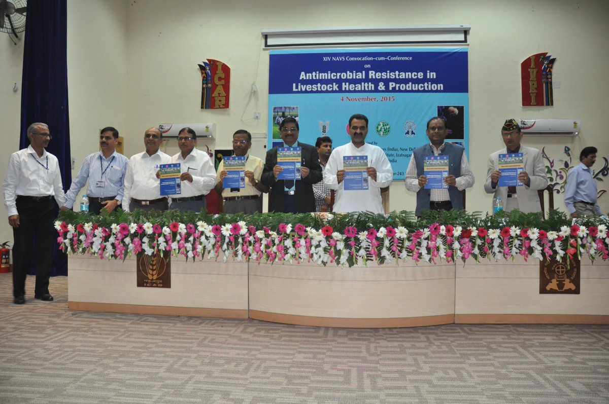 Dr. Sanjeev Balyan Hon'ble Agriculture minister and Dr. Umesh Sharma Hon'ble President (VCI)