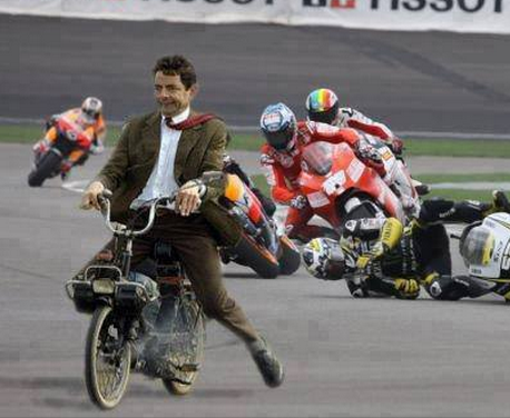 Gareth_Jones79's tweet photo. @DaleyMathison Not road Racing but #FallOffFriday @JoshBrookes checks front tyre & some other rider causing an off? https://t.co/XjedPfxgLS