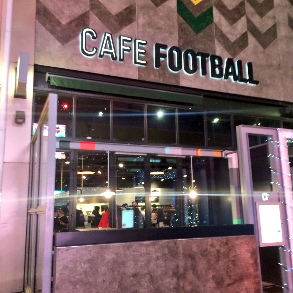 Copa90's tweet photo. A massive congratulations to @FBeyondBorders, who raised £23,335 last night! A great charity &amp; a great night! #FBBGG https://t.co/XiiD8CFO5n