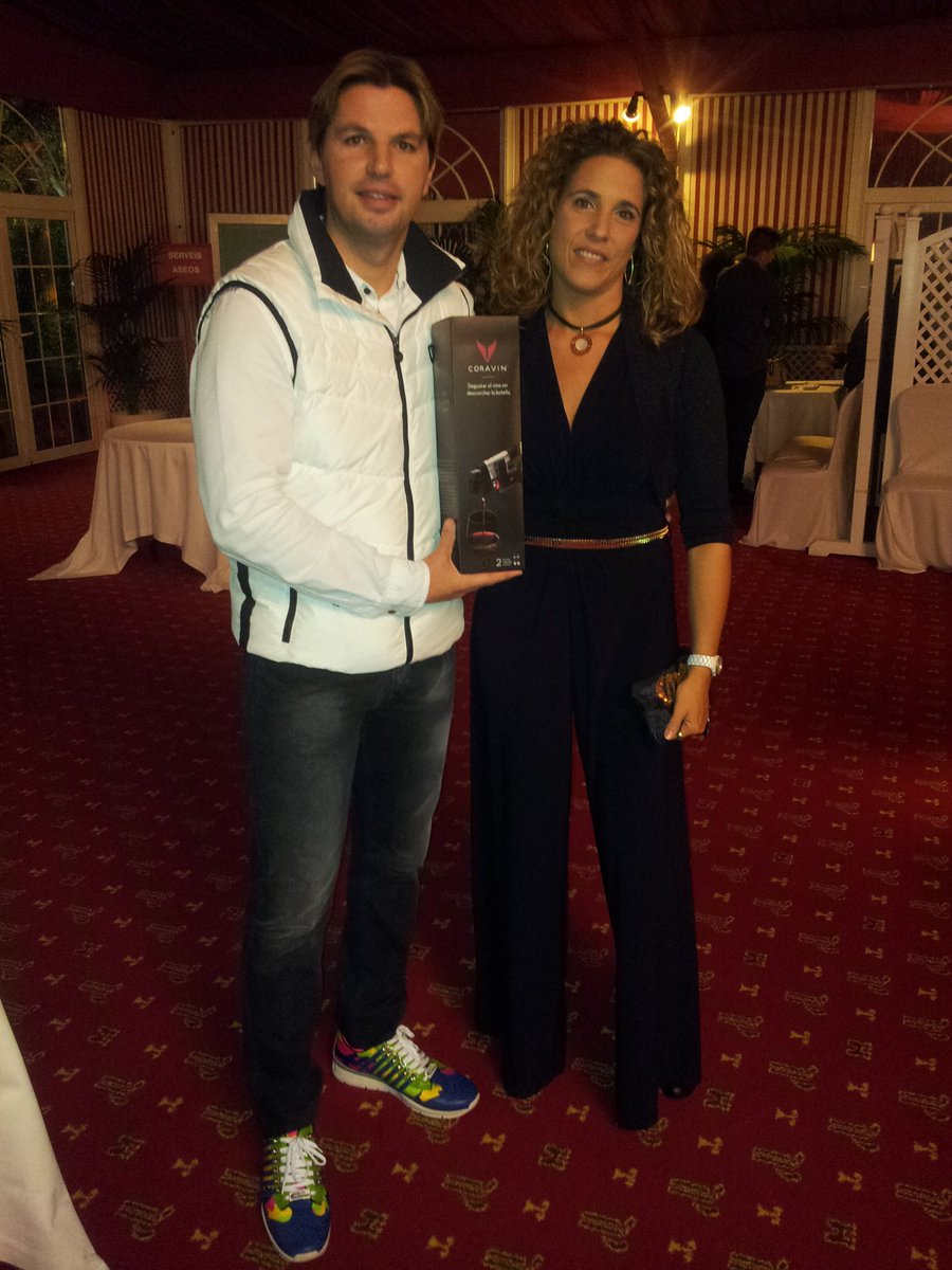 Coravin_ES's tweet photo. @RafelSommelier ganador del sorteo @Coravin #gala @CasinoPeralada ¿Ya lo has estrenado? :-) #stopopeningstartasting https://t.co/8yvbqhgPRT