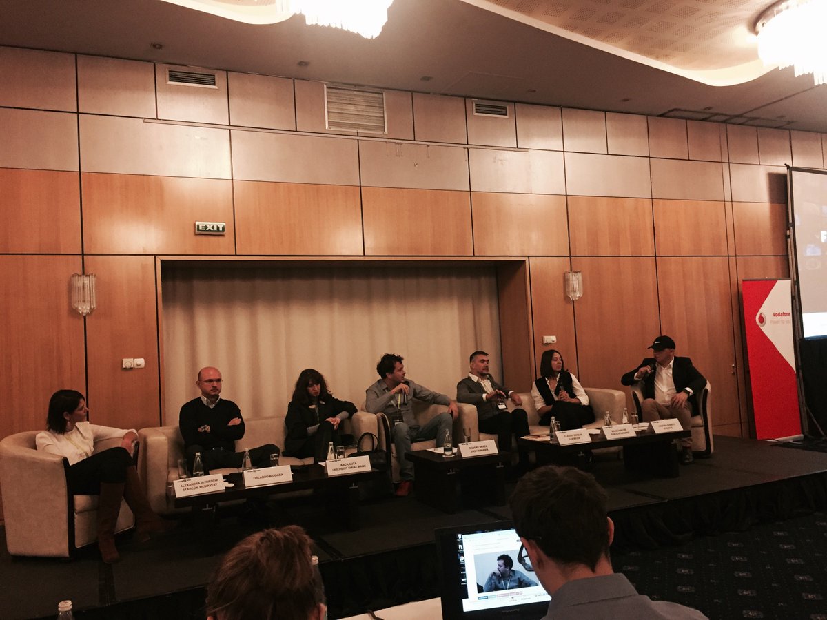 zoot_ro's tweet photo. #futureofmedia15 Robert Berza GM @zoot_ro alaturi de KOL in media.ro a anuntat oficial lansarea revistei ZOOT! https://t.co/2DwJ9kCPob