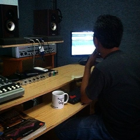 dmupro's tweet photo. Yeah akhirnya jingle QIS nya sudah dimixing sama Mr.Cahya..
Keren kan coba cek soundcloud kita Digital Music Univ https://t.co/pbSyGnR2lz