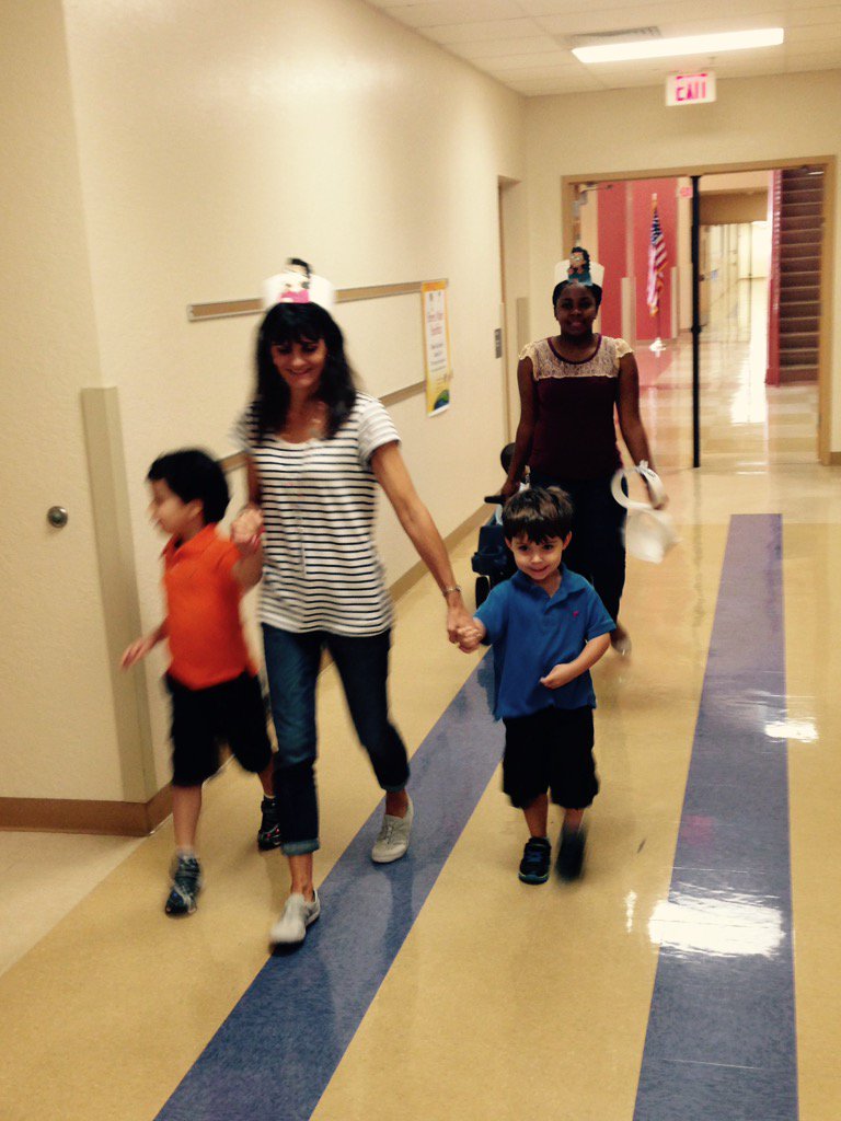 myexceptionalpk's tweet photo. #prek had so much fun at the character parade @hiddenoaksES! dressed up as characters from "Brown Bear". @reduk8r1 https://t.co/cN6TAO82ZL