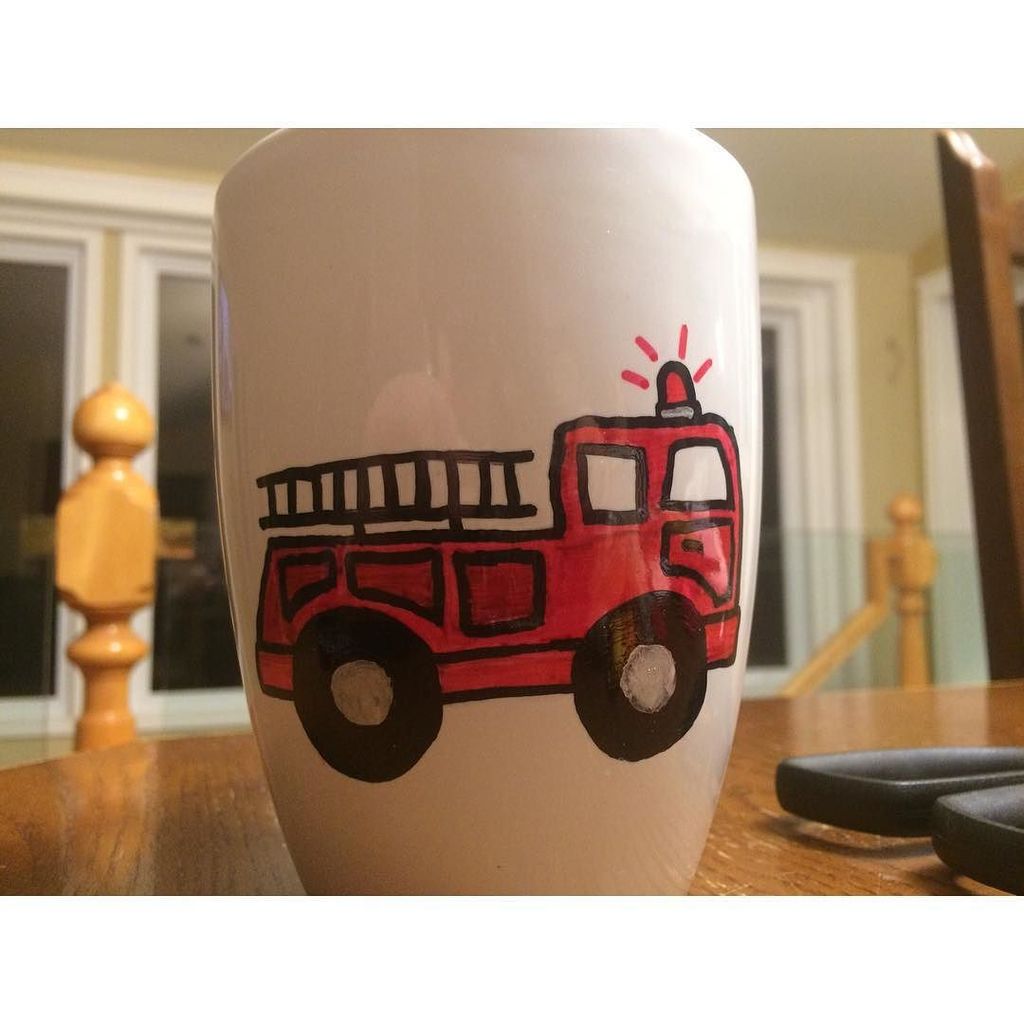 AFireStation's tweet image. Found this cool photo, not mine When you poor so you improvise 💁🏻 #sharpiemug #firetruck #fireone #coffeemug #diy #…