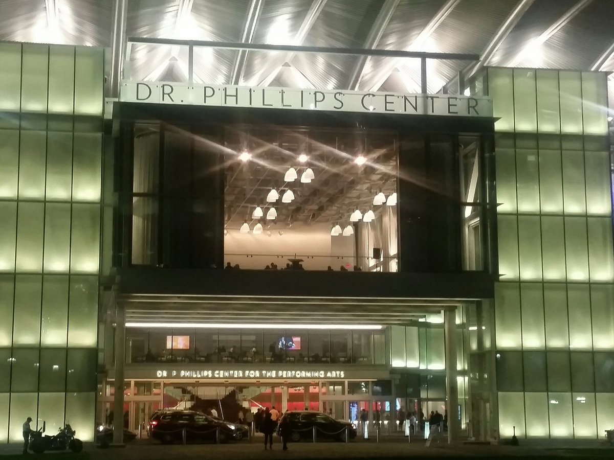 poshableevents's tweet photo. Cindy Lou Who? @DrPhillipsCtr #ExcitingPlaces https://t.co/GWJTGdYf4E