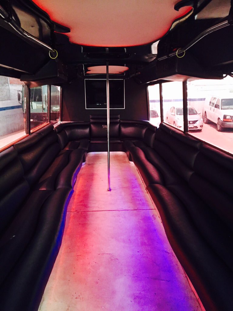 PrivateBusMx's tweet photo. Conoce los @PrivateBusMx tel 59901892 https://t.co/jzAJAZD2FJ https://t.co/fa8GI4D6vj