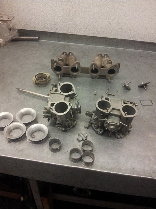 claude_hoffman's tweet photo. rebuilding a set of 44's for the 2150. 39mm chokes ready to install. https://t.co/Sog4uXDcu6