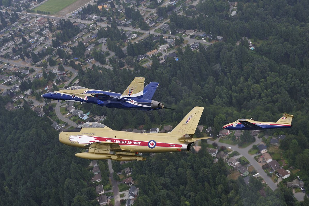 RCAF_ARC's tweet photo. #CentennialFlight Formation Team, 4 Wing Cold Lake, Alberta, 2009: https://t.co/3iNMsNglNx #FighterFriday #RCAF https://t.co/trYt8ueYcd