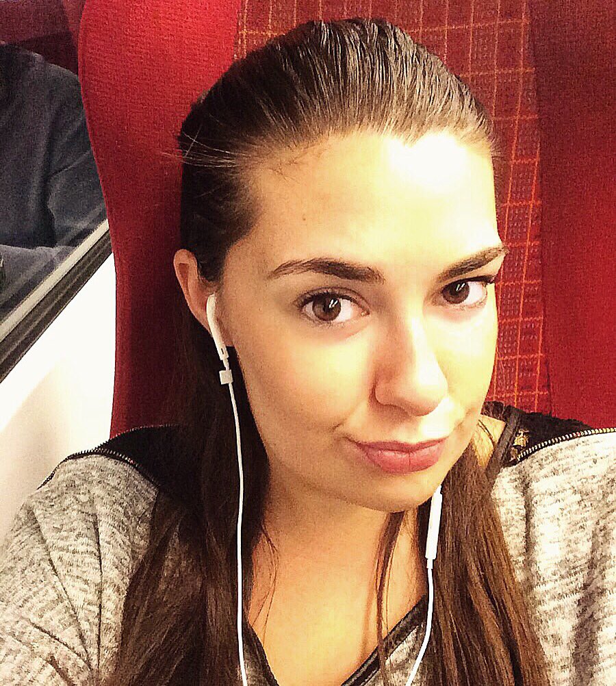 BishopMelanie12's tweet photo. Frodo's heading back to the Shire for the weekend! ๐ #nomakeup #model #yeahrightihavechipmunkcheeks #onlylittle https://t.co/9LHKZsrzBp