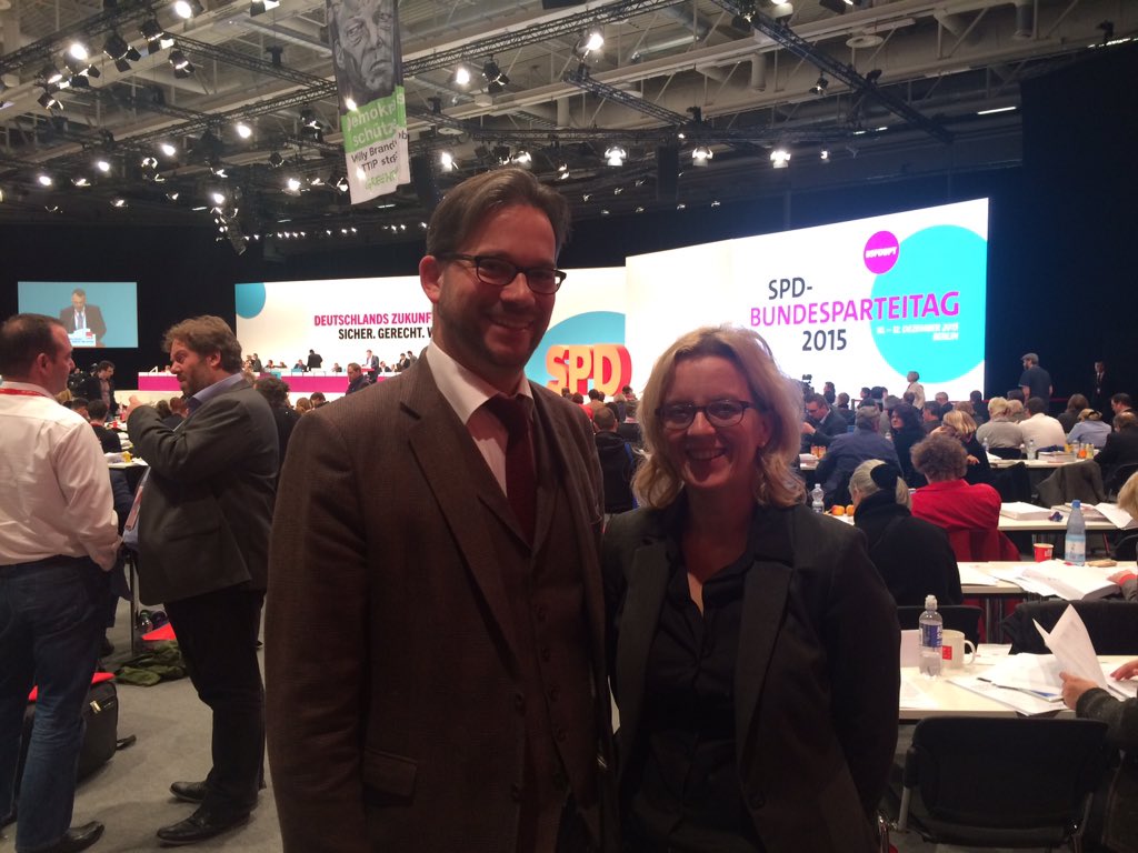 Geschafft. Zwei Bayern im <a href="/spdde/">SPD Parteivorstand 🇪🇺</a> Parteivorstand. <a href="/FlorianPronold/">Florian Pronold</a> Natascha #Kohnen #spdbpt2015
