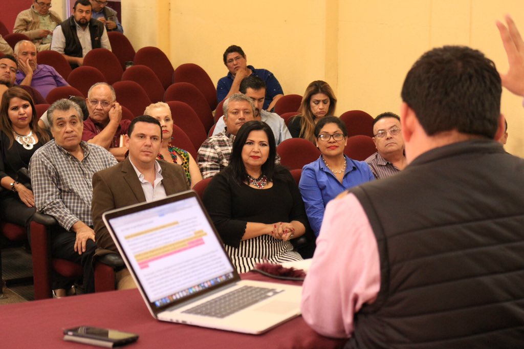 Excelente conferencia con <a href="/osdtagle/">Omar Sánchez dTagle</a> <a href="/IngAaronFragozo/">Aaron Fragozo</a> @lizbetperez #IngenierosCiviles #Culiacan