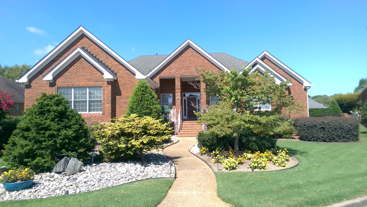 RodSellsQuality's tweet image. Why would anyone paint a beautiful red brick home? Here's why! Recent job in Church Point. #ThePainterInc