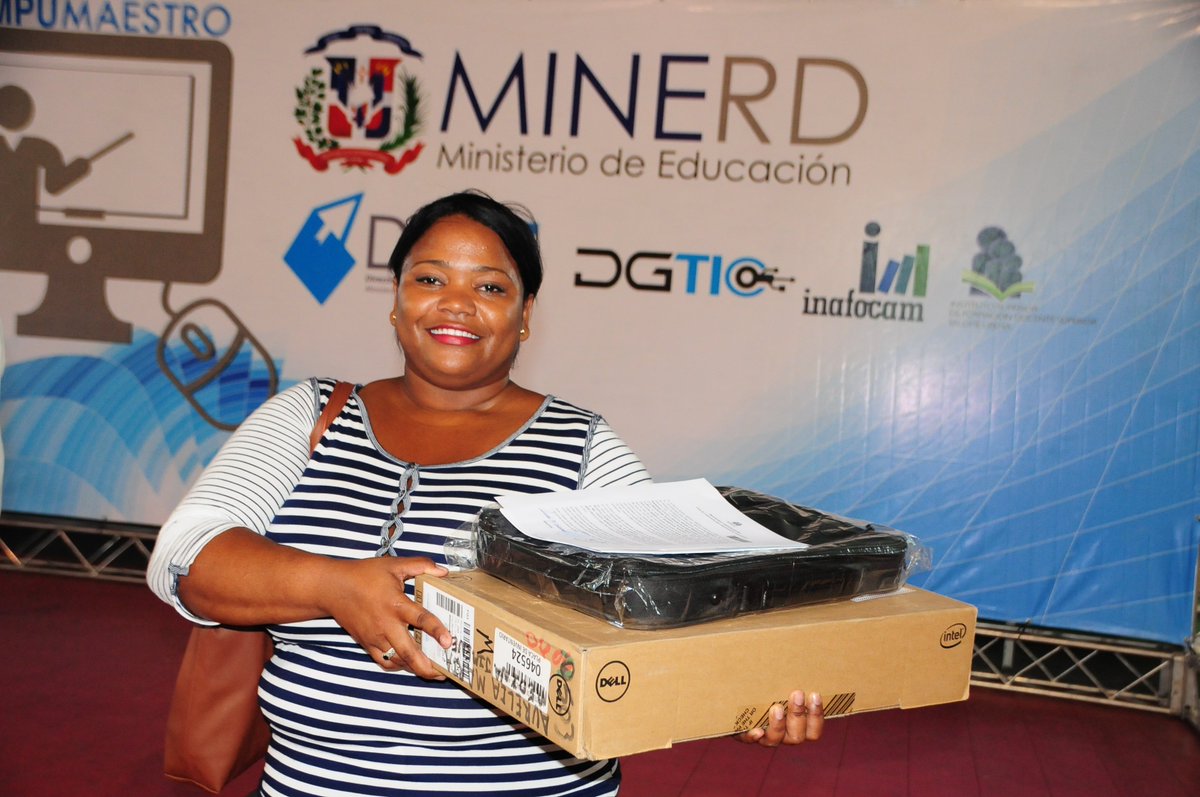 EducacionRDo's tweet photo. ...de 8,000 laptops para este año, la cual sobrepasó con 220 en la tercera etapa.
#CompuMaestro https://t.co/amitUO6Qob