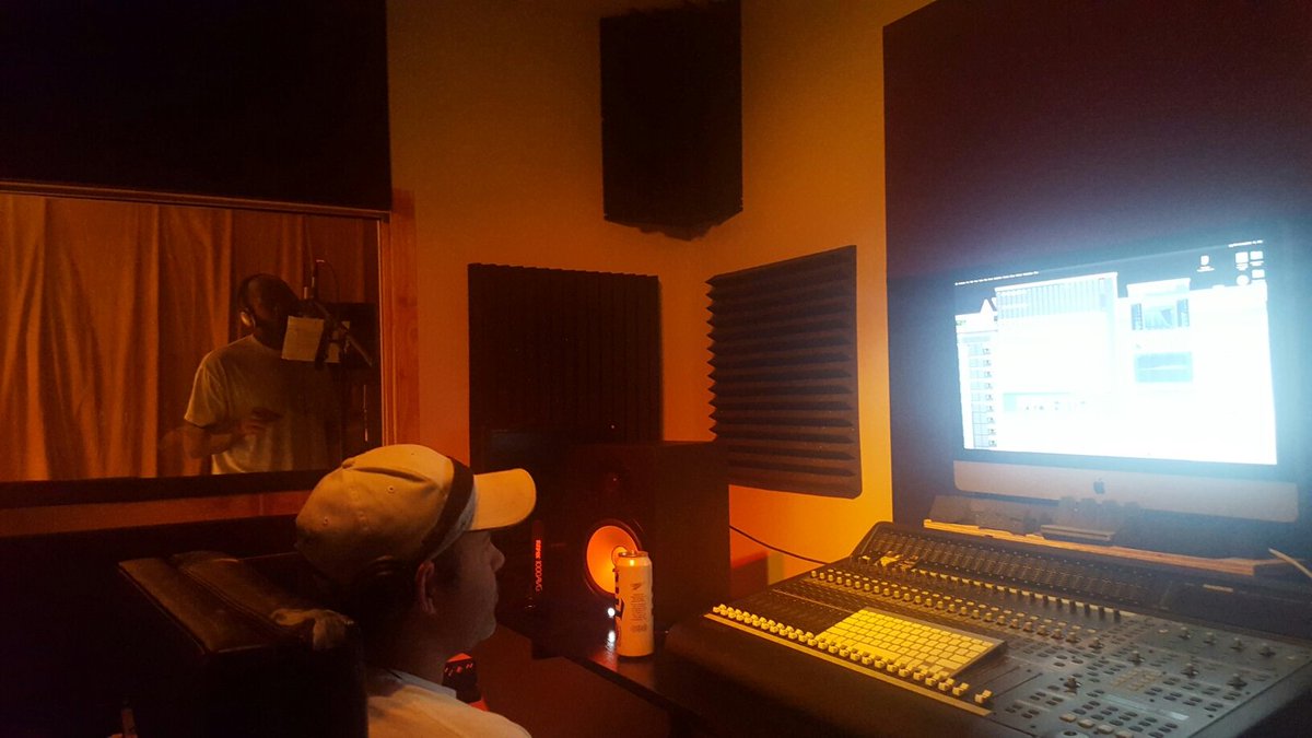 KurtisNicSon's tweet photo. #ShootaMcGavin #Inthestudio Recording his new single #iHustle #Studio156 #Music #Making #Life #TEAMGOHARD https://t.co/bQKnZXelKp