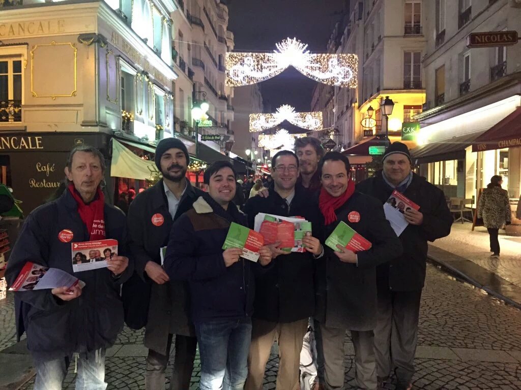 psparis02's tweet photo. Dernier tractage, derniers échanges, dernier jour de campagne, dernière ligne droite! Dimanche #JeVote #EnsembleIDF https://t.co/1PY3S2Q28Y