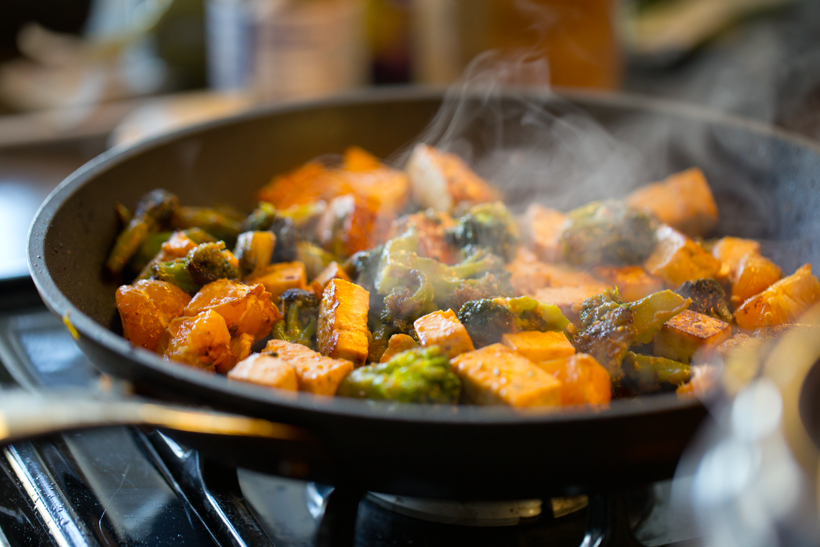 KathyPatalsky's tweet photo. Ginger-Miso Stir Fry. Vegan Fast Food. https://t.co/MTsEbbHcsq recipe + #video https://t.co/KiOCER9icg