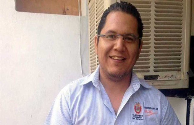 revistaetcetera's tweet photo. Sale de arraigo edil de Cocula detenido junto a presuntos miembros de Guerreros Unidos, https://t.co/XMPSHQDrV2 https://t.co/sOajdngyBd