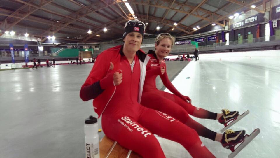 Gratulerer med pallplass i Heerenveen <a href="/SHenriksen92/">Sindre Henriksen</a> og <a href="/sverrelpedersen/">Sverre L Pedersen</a> ,bare 0,9 sekunder bak Kramer &amp;co👏 #skøyter