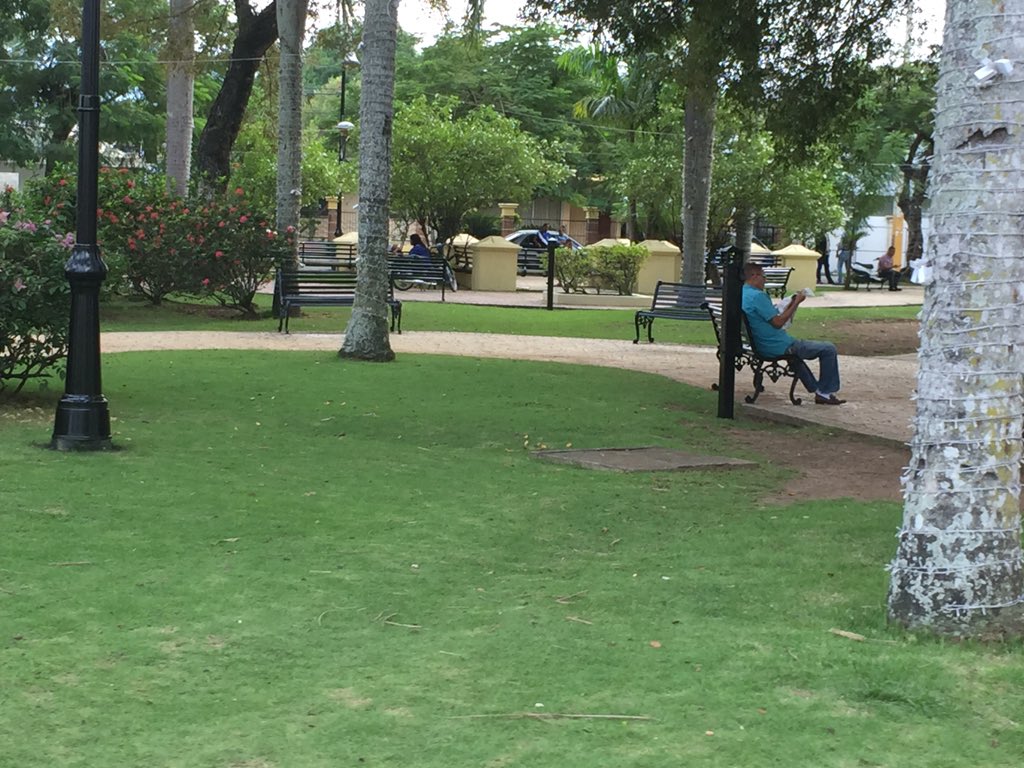 jsavinon24's tweet photo. 5 años abandonados y sin pintar y el sindicaso lo pinta a 2 dias de la convención. VAGO-ABUSADOR POBRE LA VEGA. https://t.co/QykQatdCDj