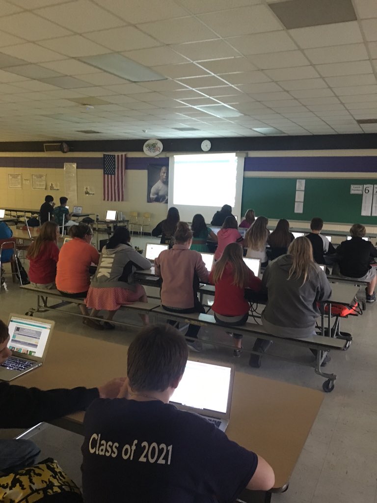 CoachMorgan19's tweet image. #CodeIowa #HourOfCode @OelweinHuskies @iowastem