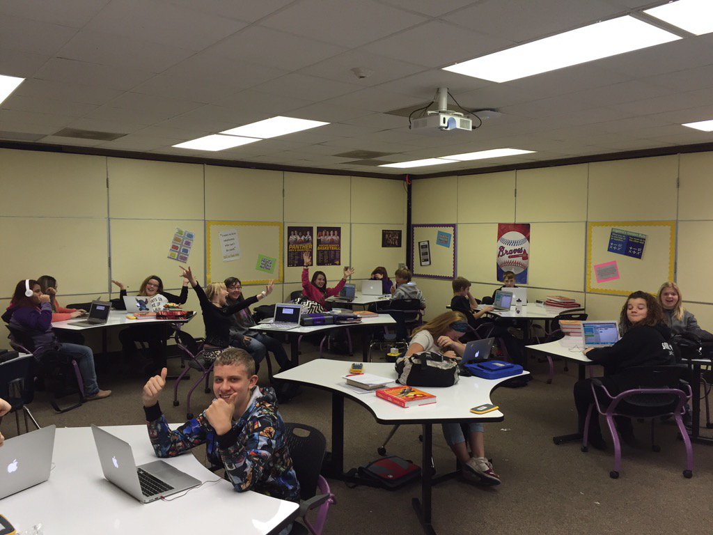 nickyrob24's tweet image. These guys are fired up about coding #codeiowa #hourofcode #Oelweinhuskies #OMSrocks