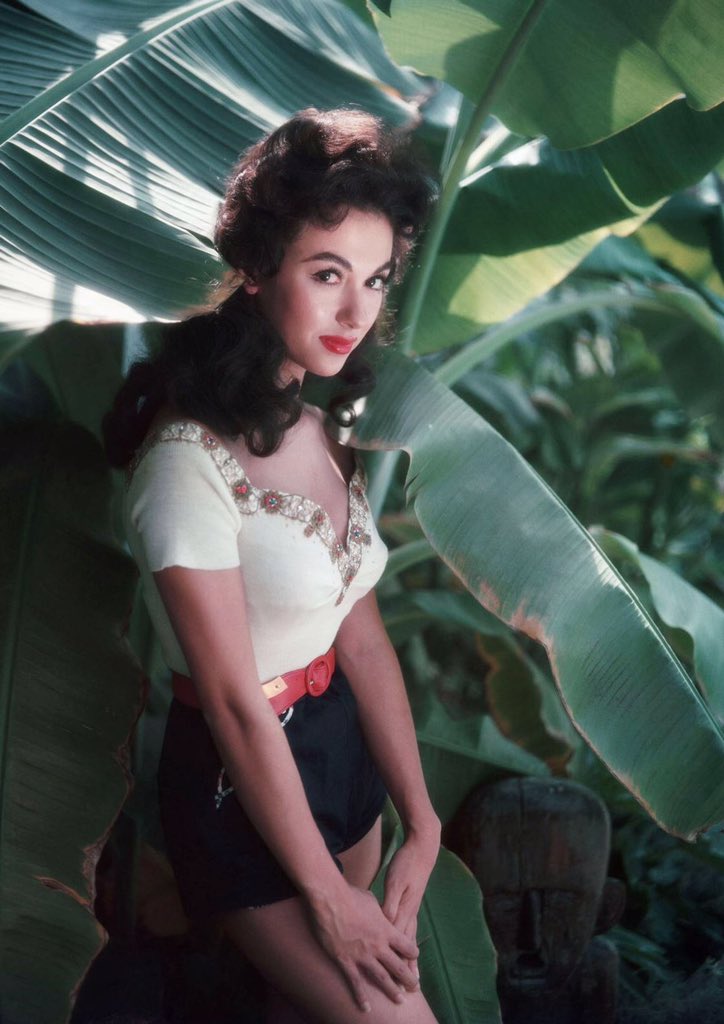 Happy birthday to Academy award winning actress Rita Moreno, who turns 84 years old today. 