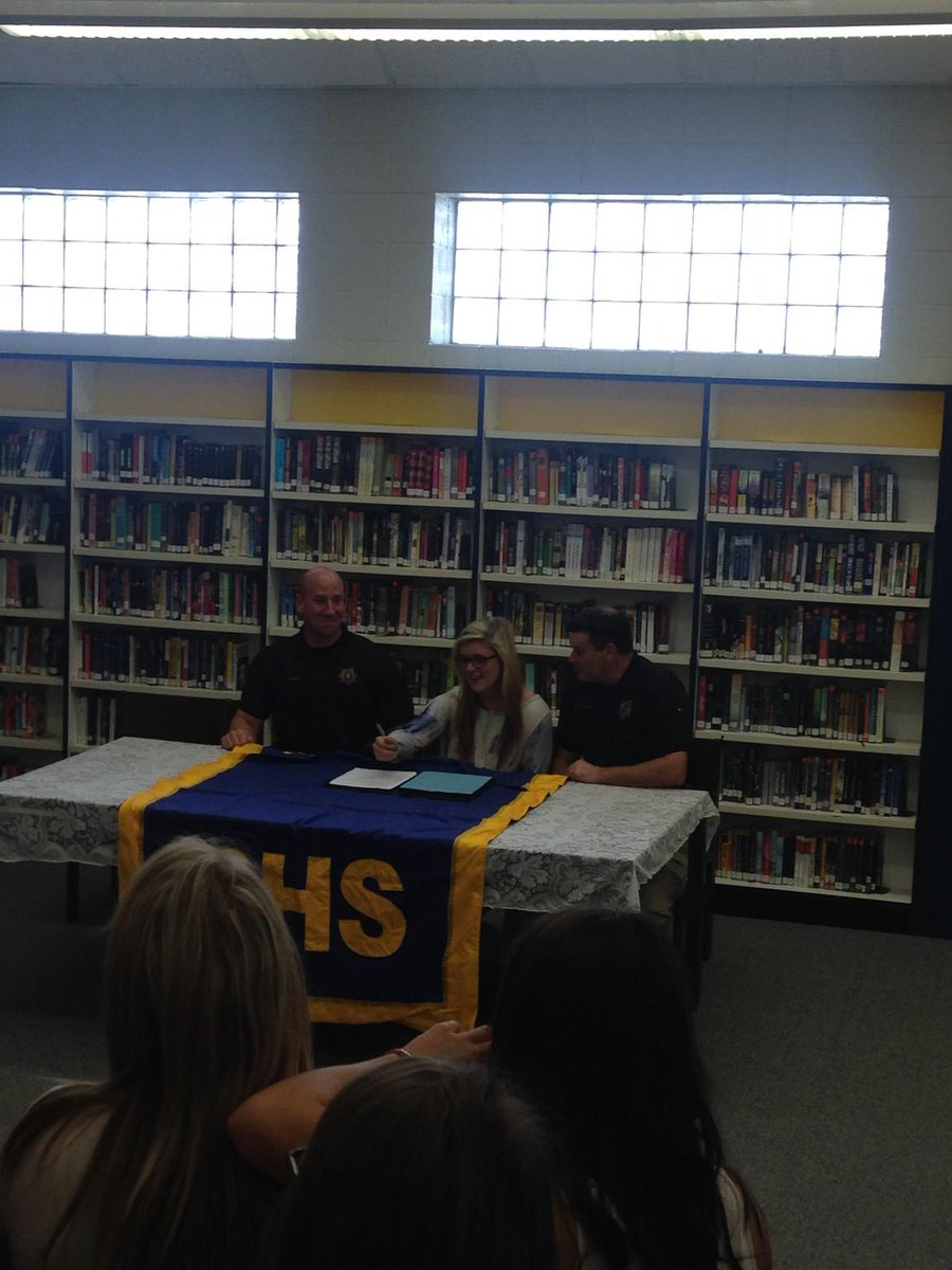 Buckball91's tweet photo. Brooke Miller signs with UAH. https://t.co/DIancFIMKn