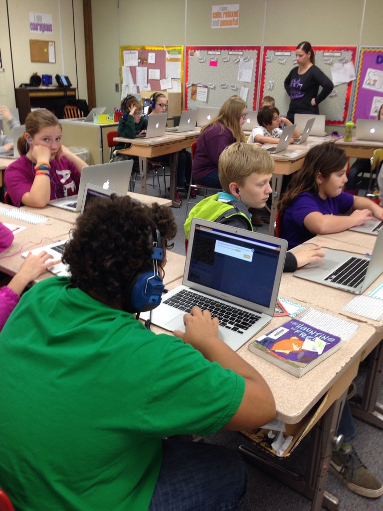 kdruvenga's tweet image. 5th graders hour of code:) @OelweinHuskies #CodeIowa #HourOfCode