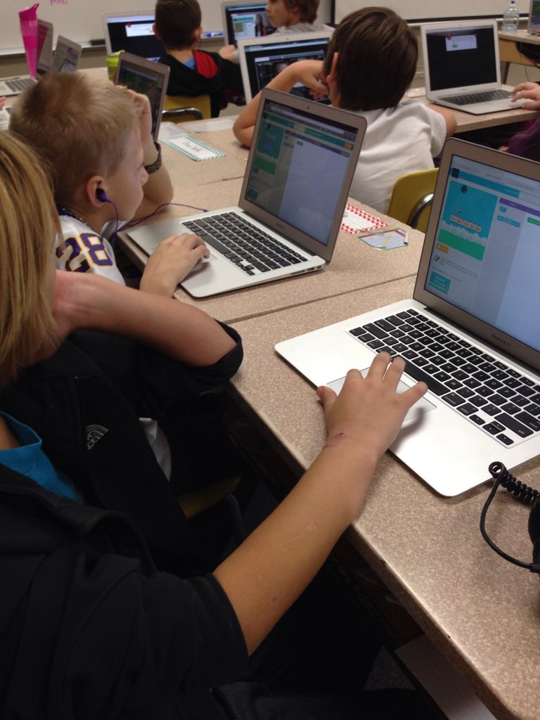 kdruvenga's tweet image. 5th graders hour of code:) @OelweinHuskies #CodeIowa #HourOfCode