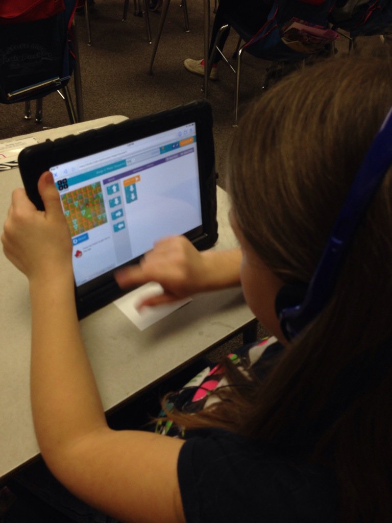 kdruvenga's tweet image. Mrs. Prouty&apos;s 2nd graders are coding:) @OelweinHuskies #HourOfCode #CodeIowa
