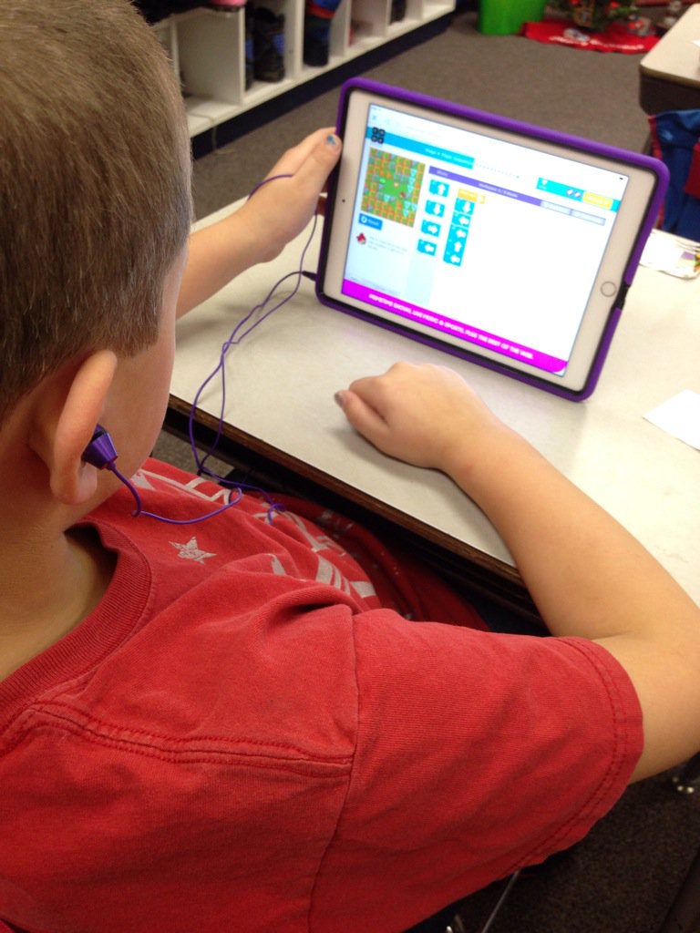 kdruvenga's tweet image. Mrs. Prouty&apos;s 2nd graders are coding:) @OelweinHuskies #HourOfCode #CodeIowa