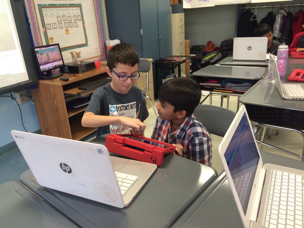0xEarlineB's tweet photo. 5th grade had a blast coding with our 1st grade friends! #CSEdWeek #HourOfCode @BenFranklinES https://t.co/26l7y2o7wQ