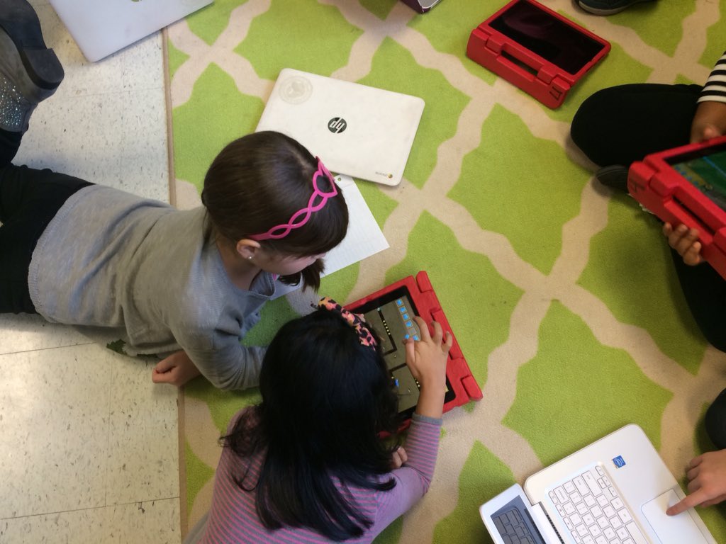 0xEarlineB's tweet photo. 5th grade had a blast coding with our 1st grade friends! #CSEdWeek #HourOfCode @BenFranklinES https://t.co/26l7y2o7wQ