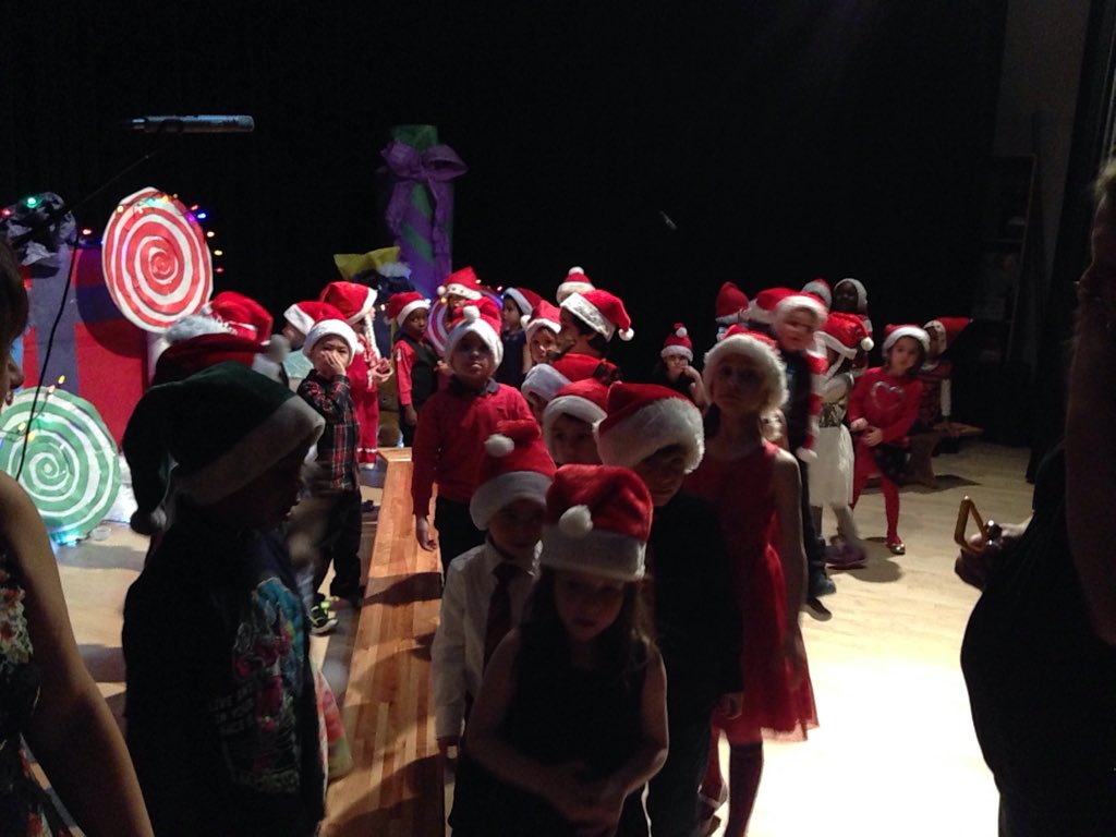 TDJ_FS's tweet photo. @TDJ_FS les maternelles sont en concert🎄 https://t.co/Mp1oCMPNYl