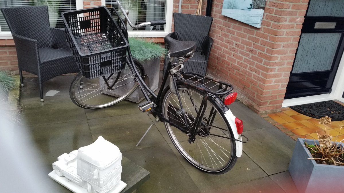 riemda15's tweet photo. @verlorenopurk staat al een paar weken bij ons op de straat. Anders ga hij naar vluchtelingen https://t.co/SWKnFzLZ2u