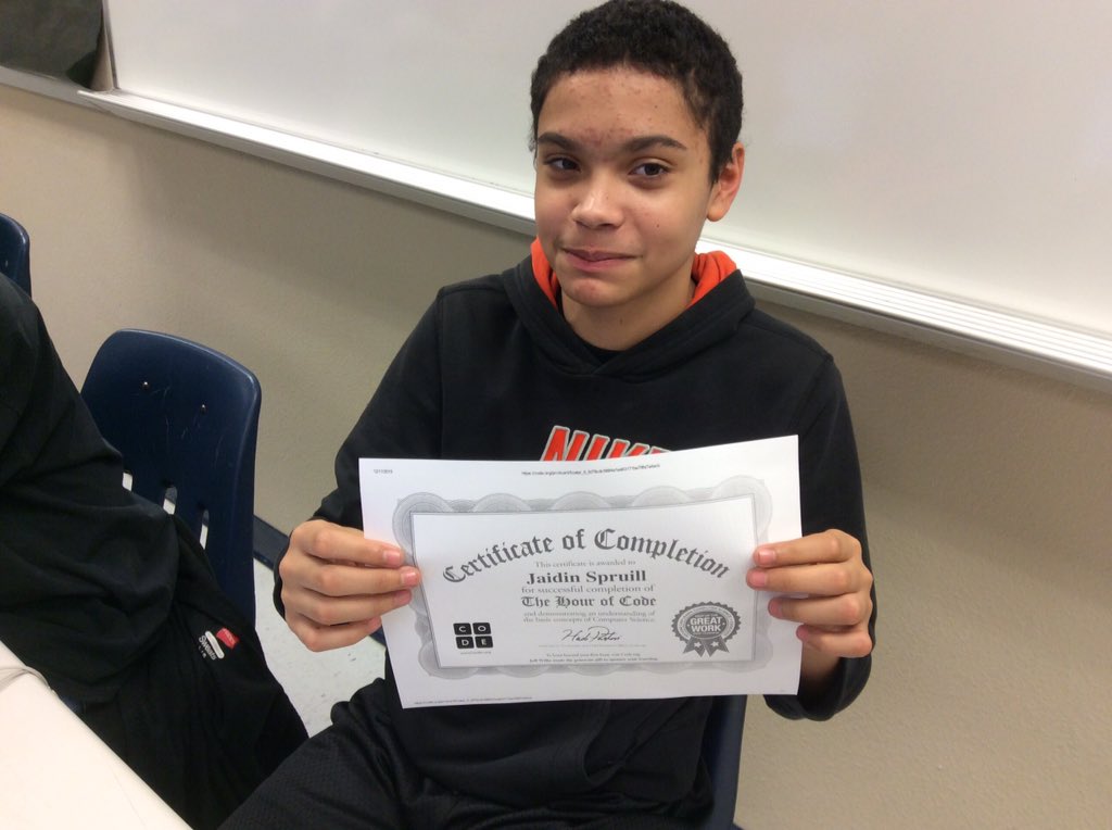 Mray29's tweet photo. #echourofcode #hmshurricanes @compscienceec #HourOfCode https://t.co/HQCNArdUkM