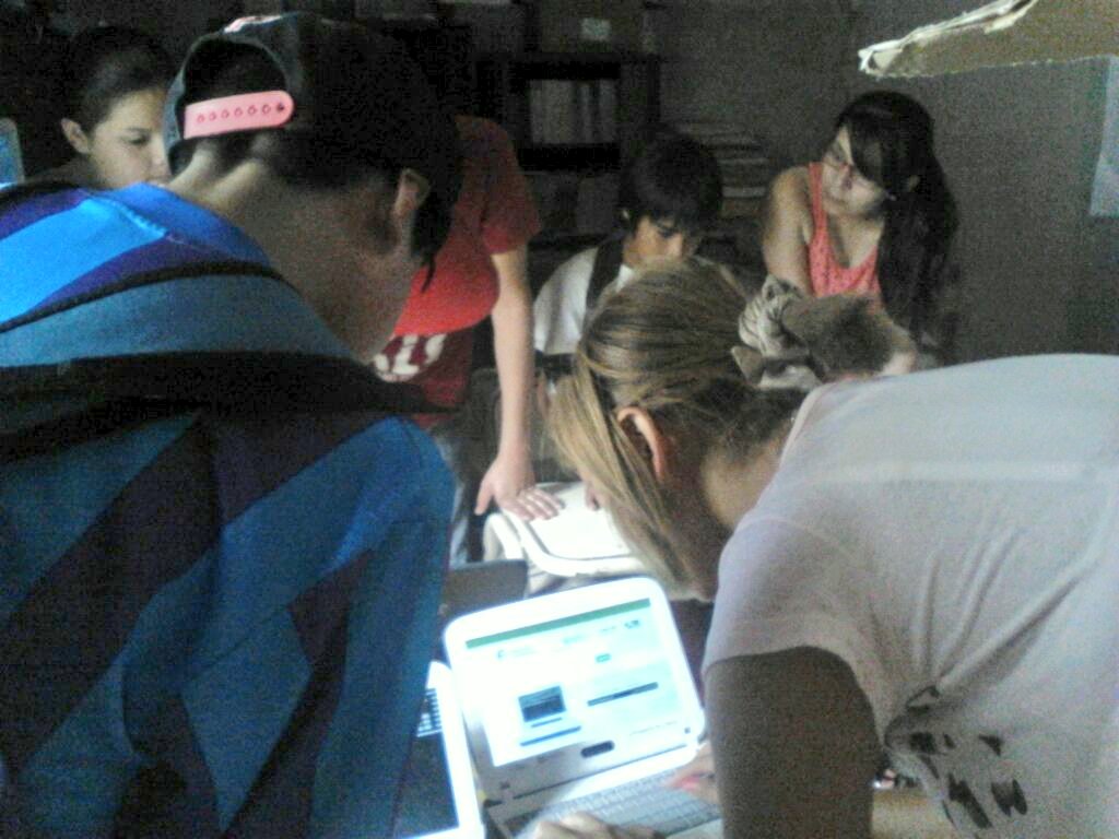 Circuito2TIC's tweet photo. En la Esc. Sec. Arroyo y Pinedo ya utilizando el Punto de Activación #ConstruirJuntos @ConectarTucuman https://t.co/VcaZ7GpAo6