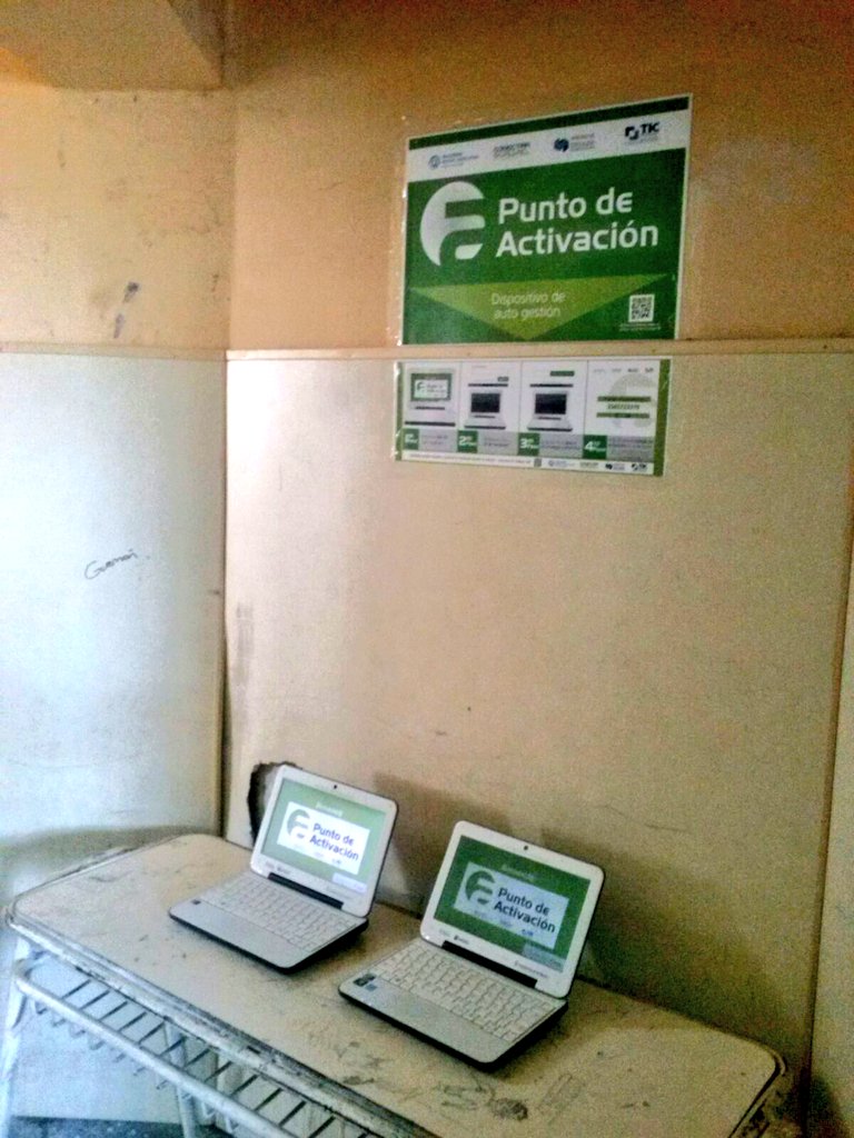 Circuito2TIC's tweet photo. Instalación de Punto de Activación en la Esc. Técnica N° 3 Juan B. Terán https://t.co/IpLyoYmAl8