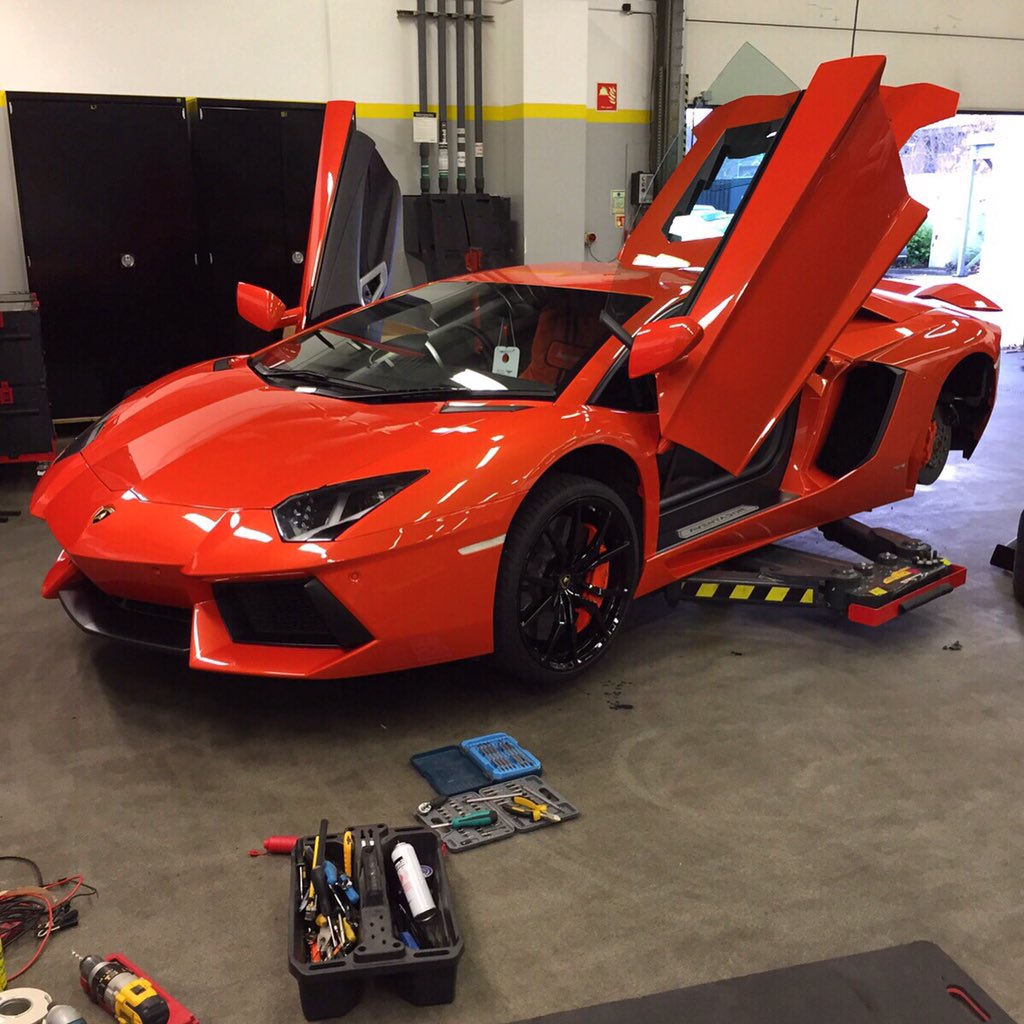 #StingerVIP Removal from this stunning #Lamborghini #Aventador and refitted into a clients new vehicle.