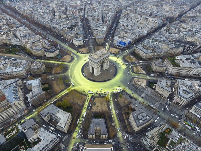 PeterCoyote's tweet photo. ¡La respuesta está en el Sol! Hoy Greenpeace pidió 100% energías renovables en la Cumbre del Clima en París. #COP21 https://t.co/wC420qhRs1