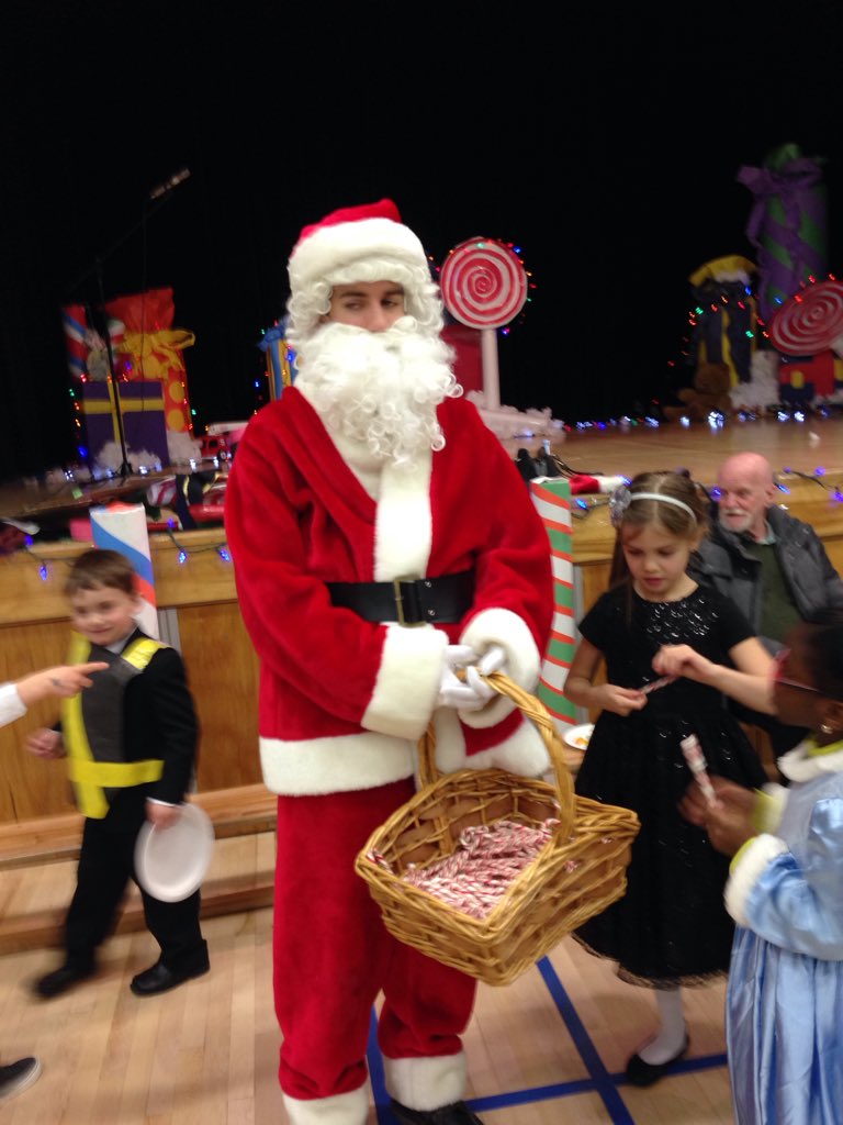 TDJ_FS's tweet photo. @TDJ_FS des invités spéciaux à TDJ. Le Père Noël, la Fée des étoiles et Mme Pacifique. https://t.co/u2meMKKTOd