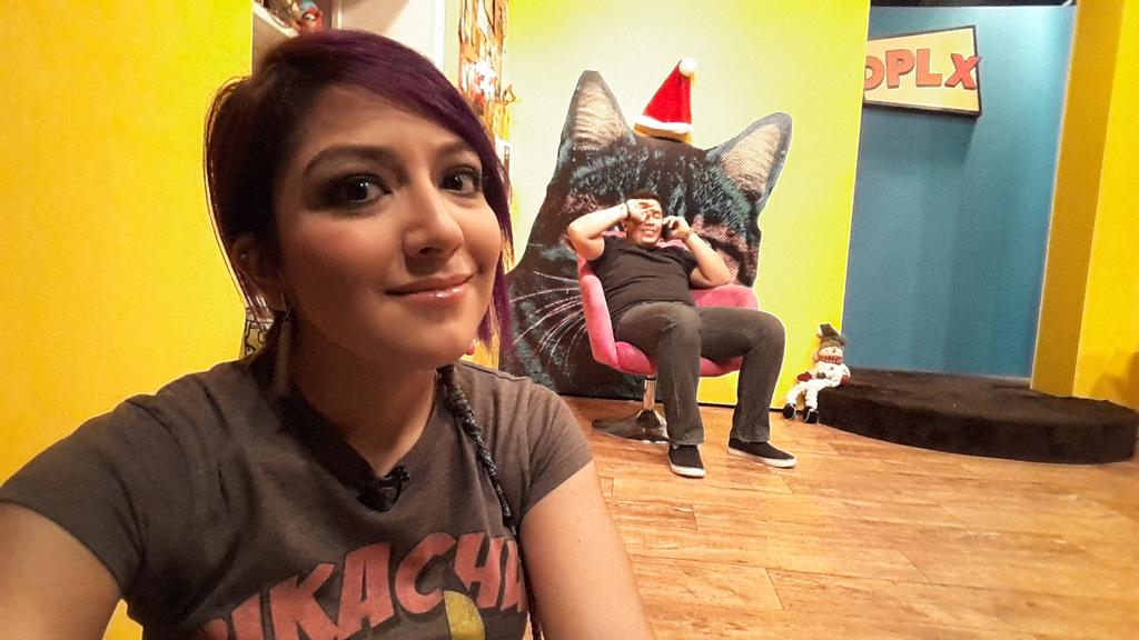 IreneIrony's tweet photo. Pichón casaquiando en el set. Feliz viernes :) #Virenes https://t.co/uzq2AyfYjZ