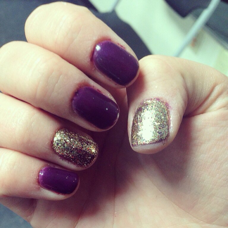 Mandy_McKnight1's tweet photo. First set of gel nails #Gel #GelNails #Sparkle #AccentNail #Nails #PaulMitchell #Sacramento https://t.co/YiBY3iu2o8
