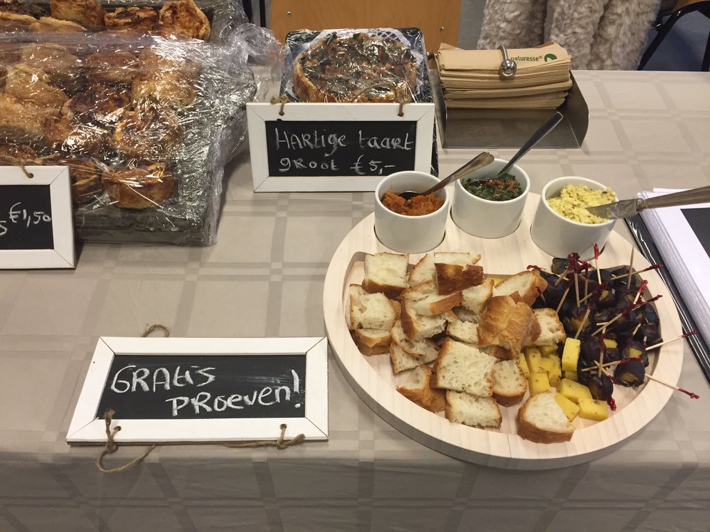 mate_masie's tweet photo. Morgen kerstmarkt Buitenpost vanaf 14.00 uur, met pesto, kruidenboter, bakkeljauwstew, hartige taartjes en notencake https://t.co/DjV2AZxJD7